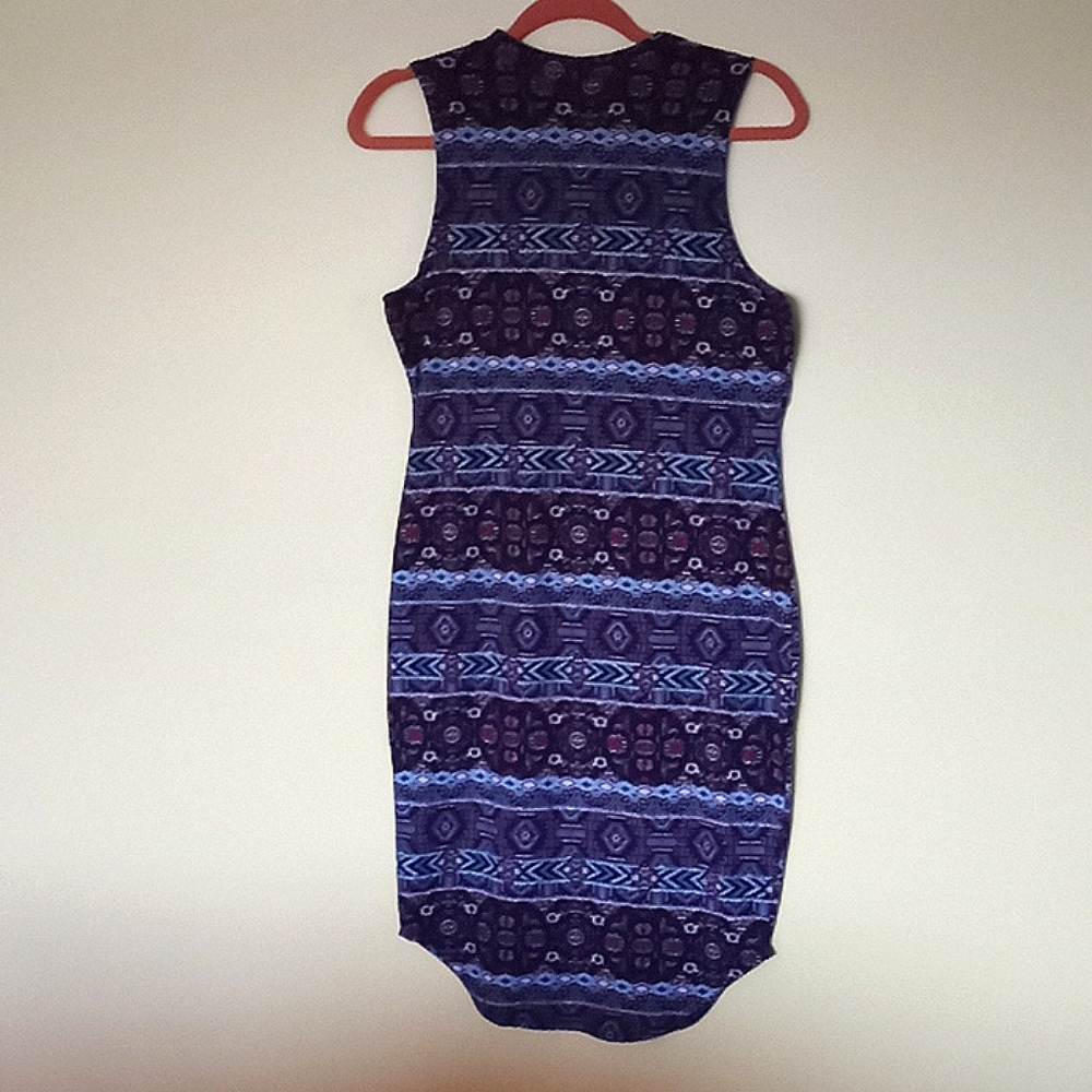 Aztec print reversible keyhole dress